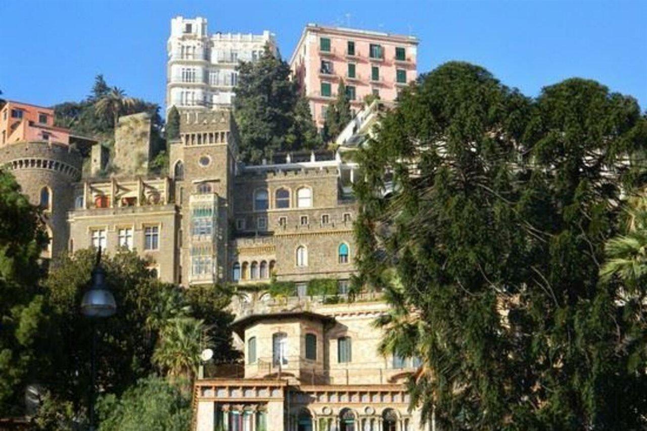Amedeo Square 3* Naples